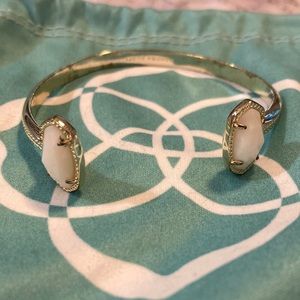 GUC Vintage  Kendra Scott bangle with pearl   Stones
